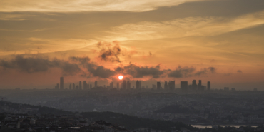 View,Of,Istanbul,During,Sunset,With,Skyscrapers,And,Over,Populated