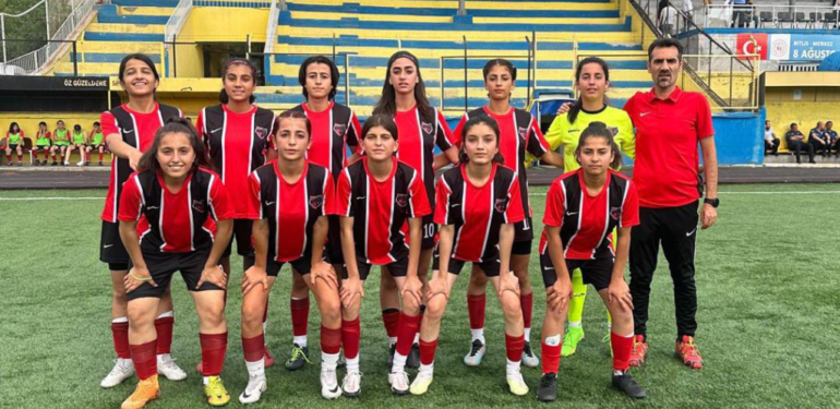 Van-Buyuksehir-Belediyesi-Kadin-Futbol-Takimi-ceyrek-finalde-e1720600480283-1024x561-1