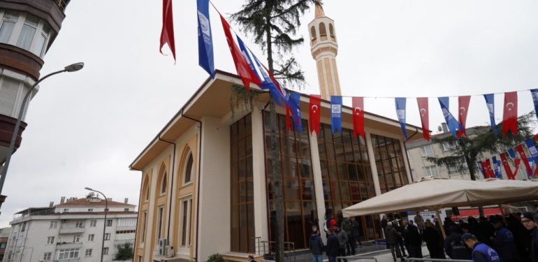 Üsküdar Gümüşsu Camii yeniden ibadete açıldı