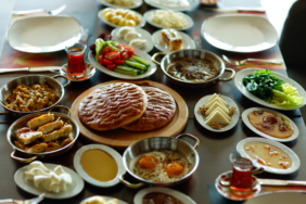 Elite-World-Van-kahvaltisi-ile-kultur-elciligi-yapacak-1024x683-1