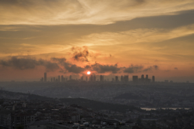 View,Of,Istanbul,During,Sunset,With,Skyscrapers,And,Over,Populated