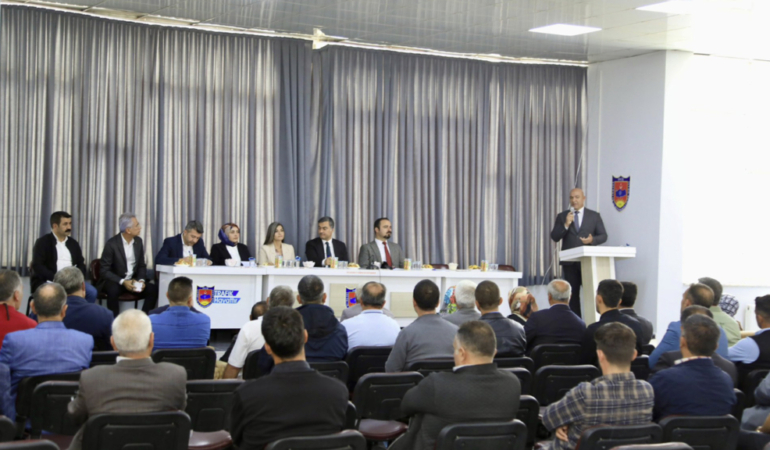 Van Büyükşehir Belediyesi Eşbaşkanları şoför esnafıyla toplandı